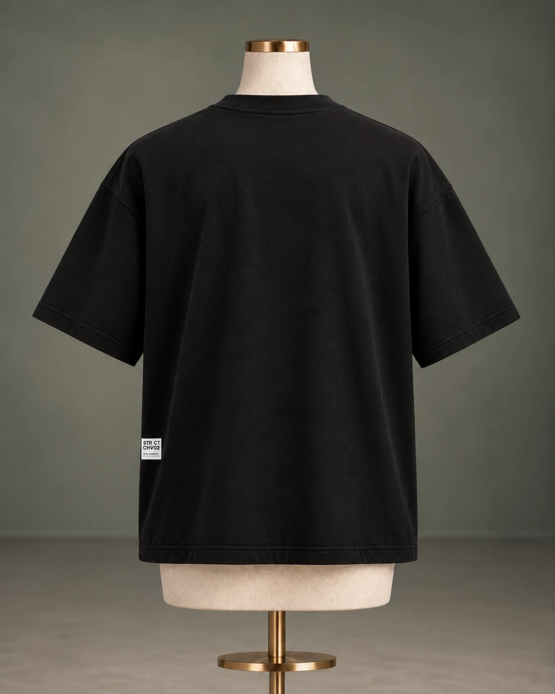 Camiseta negra oversize, vista frontal
