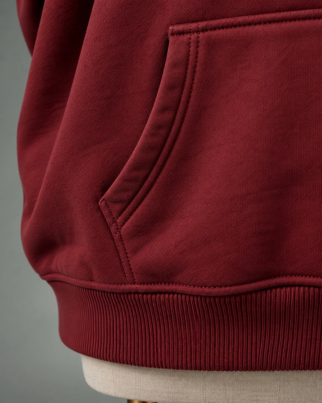 Detalle del bolsillo canguro